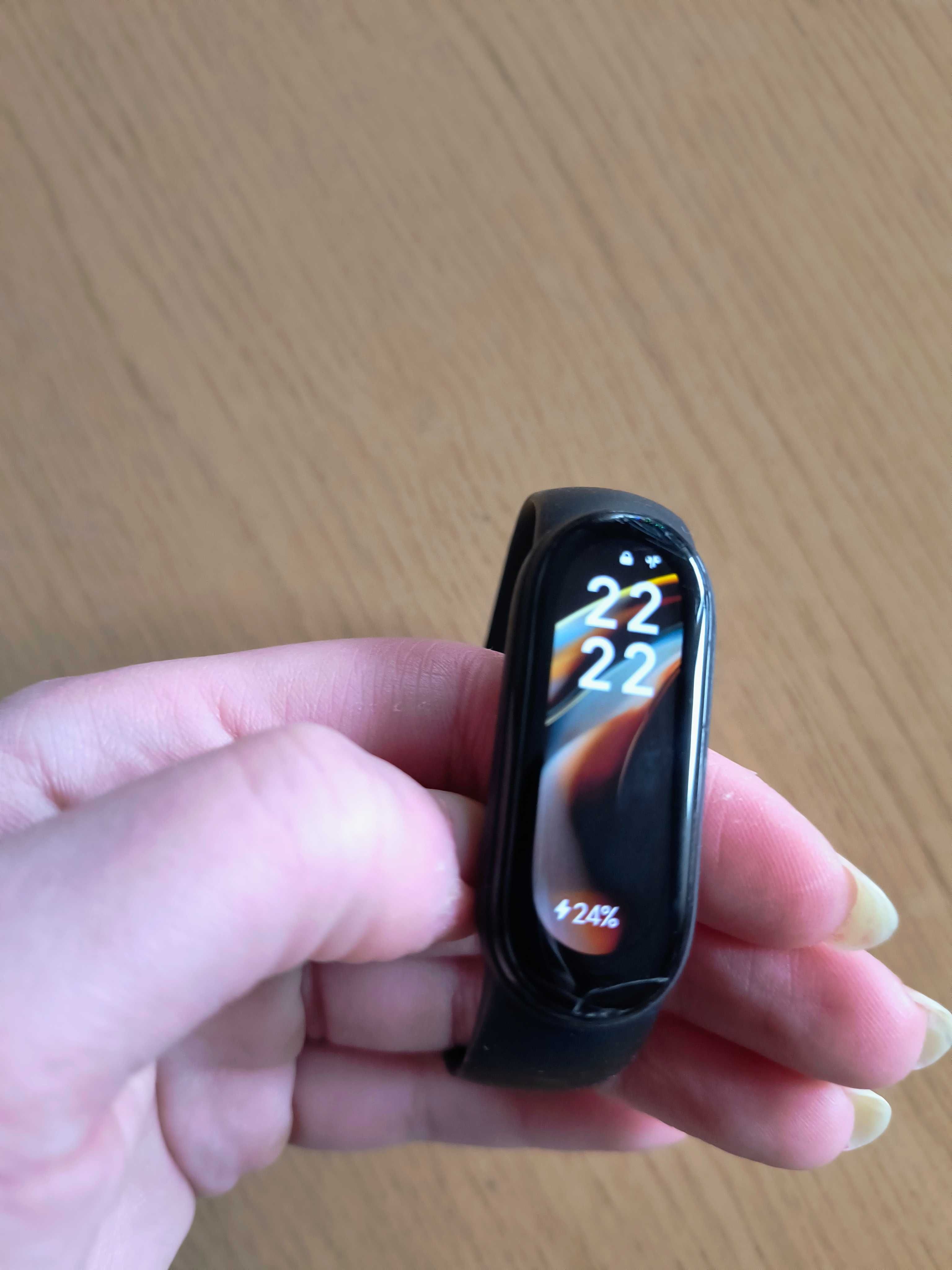 MI Band 6 NFC w pudełku z ładowarką, smart band