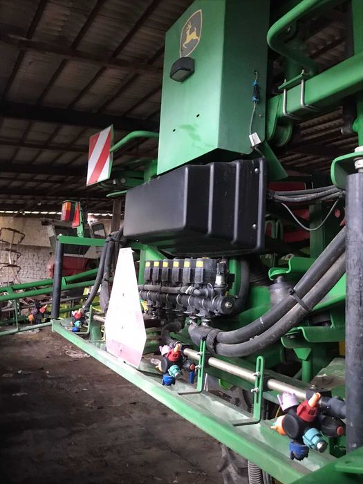 Причіпний оприскувач John Deere M732i