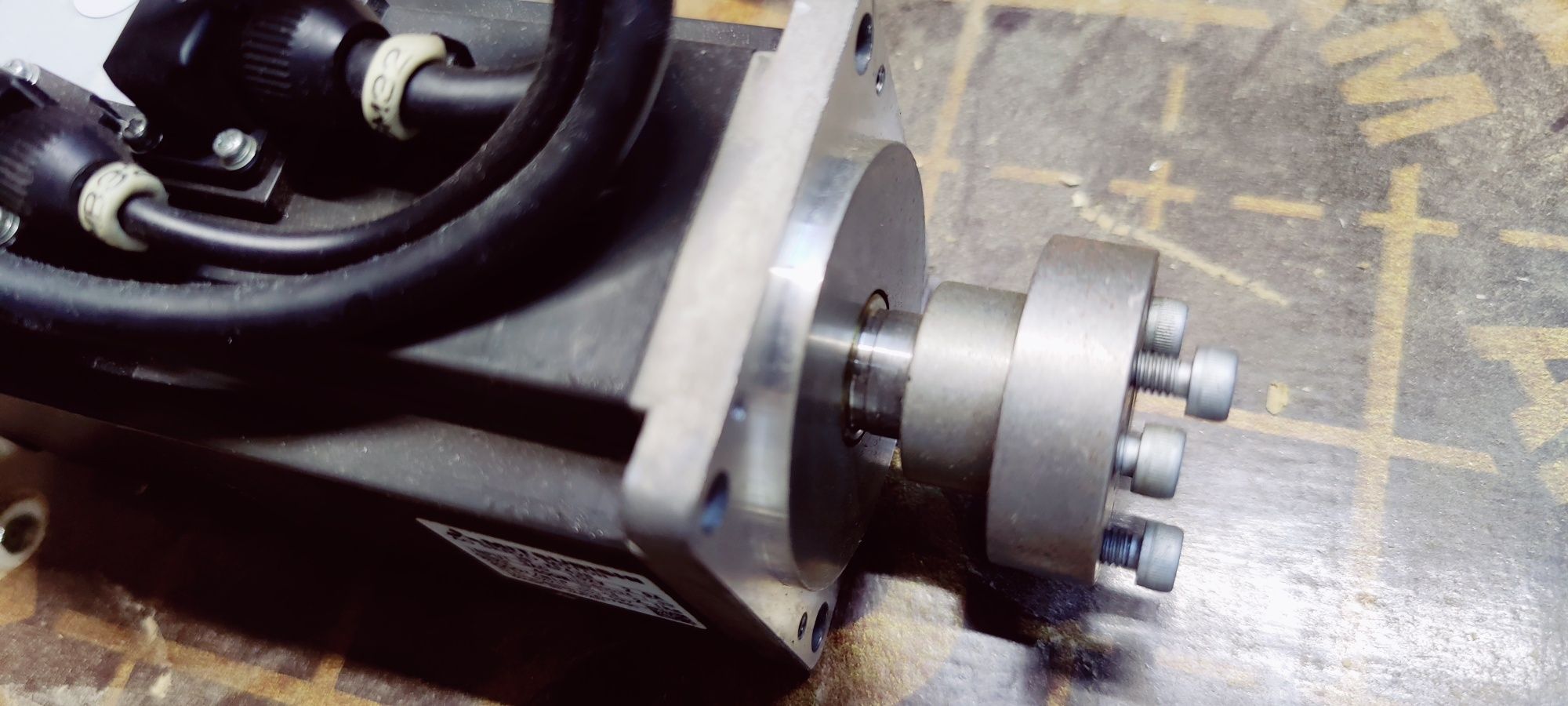 Serwo Mitsubishi 400W z hamulcem.