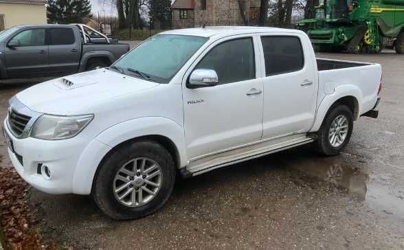 Разборка Toyota Hilux бампер передній задній