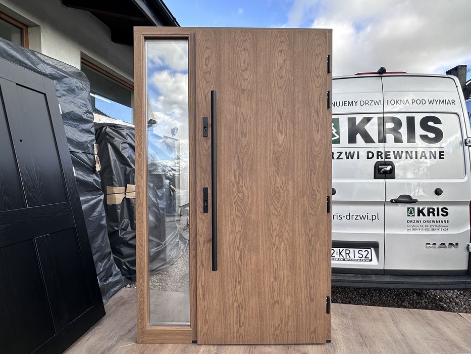 Drzwi zewnętrzne drewniane dębowe z doświetlem i antabą montaz Polska