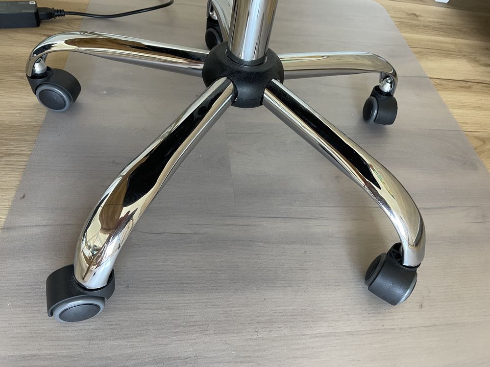 Cadeira de escritório como nova