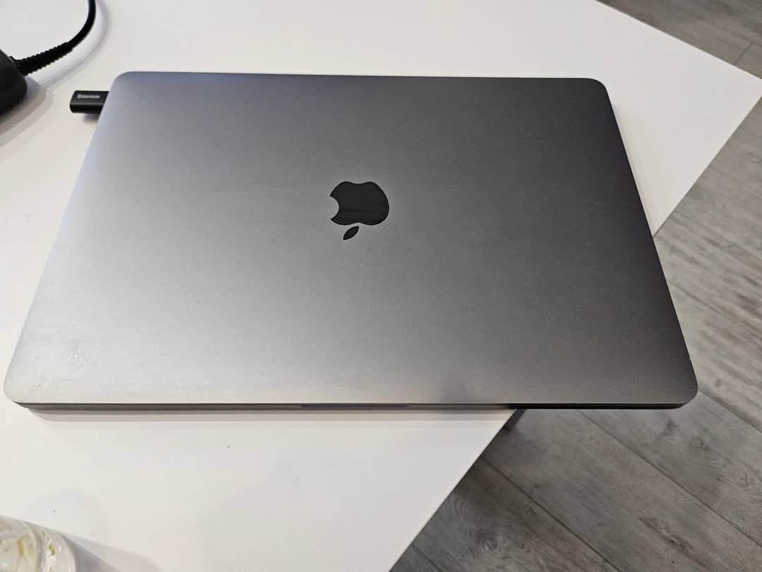 MacBook Pro 13” (2017) | i5 | 8GB RAM | macOS Ventura