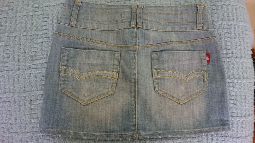 Spódniczki mini jeansowe firmy D KLICK i ORANGES RED stan idealny 2 sz