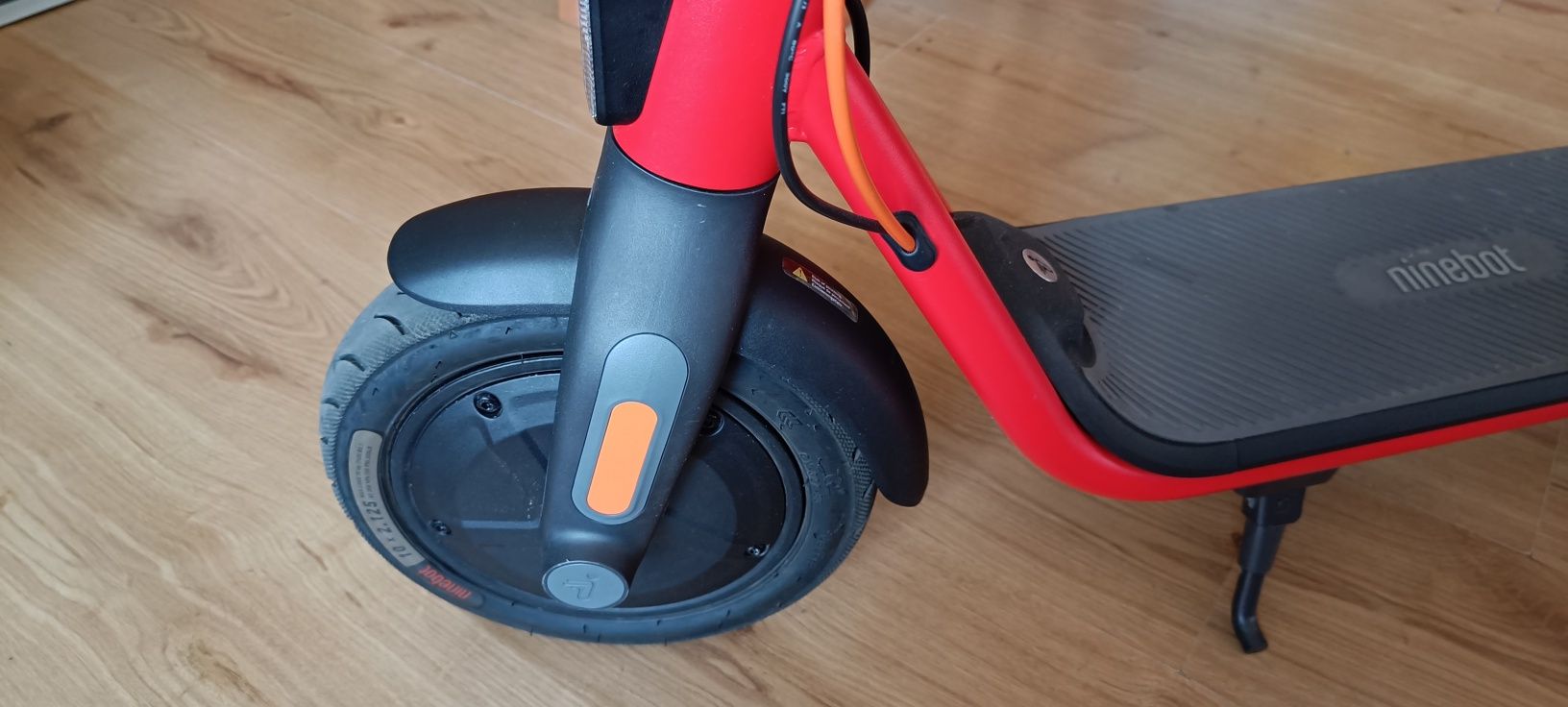 Hulajnoga elektryczna Segway Ninebot KickScooter D28E