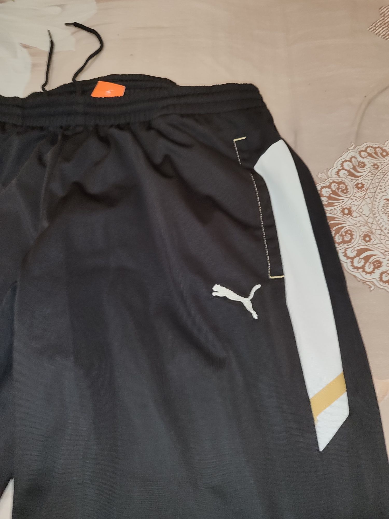 Продам спортивные штаны Puma