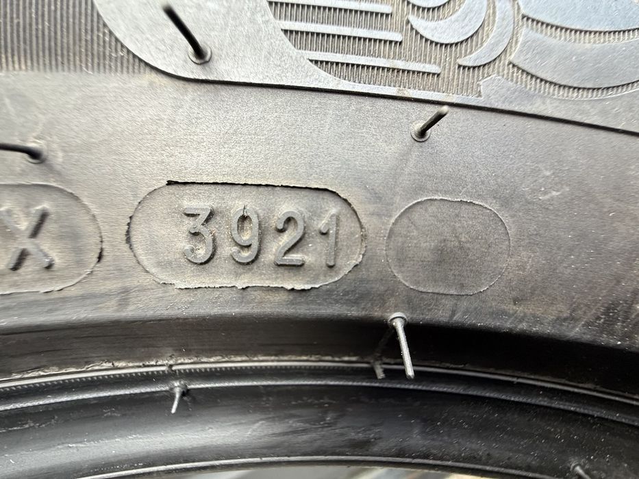 Шини  R20 285/45