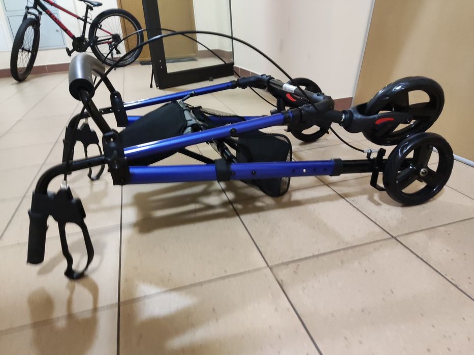 Lekki chodzik rehabilitacyjny dla seniora