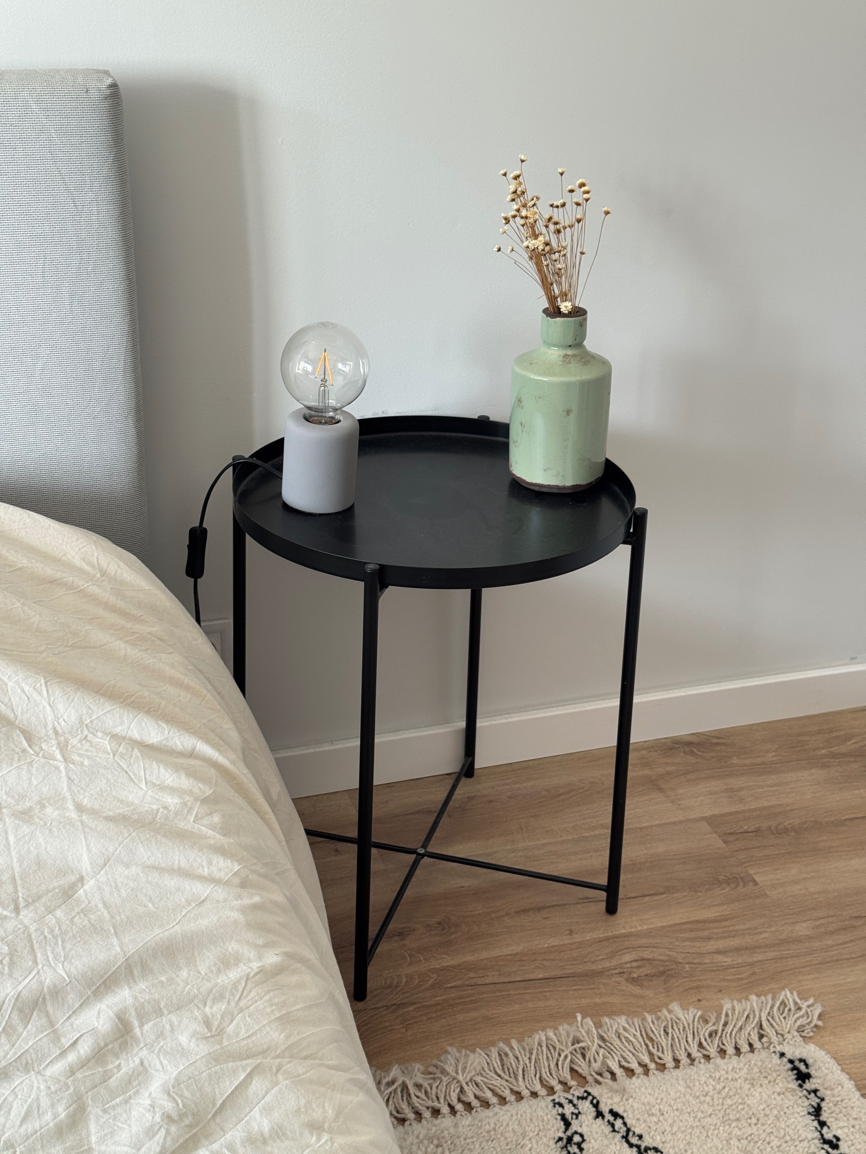 2 Mesas de cabeceira Ikea - Como novas