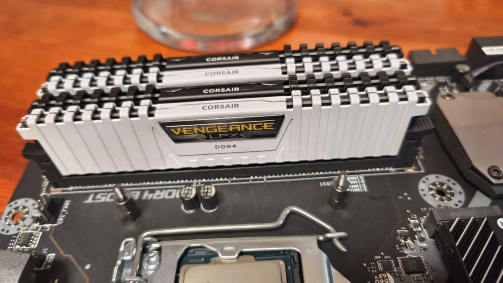 Memória RAM DDR4 CORSAIR Vengeance LPX 32gb (4 x 8 GB - 3000 MHz - CL