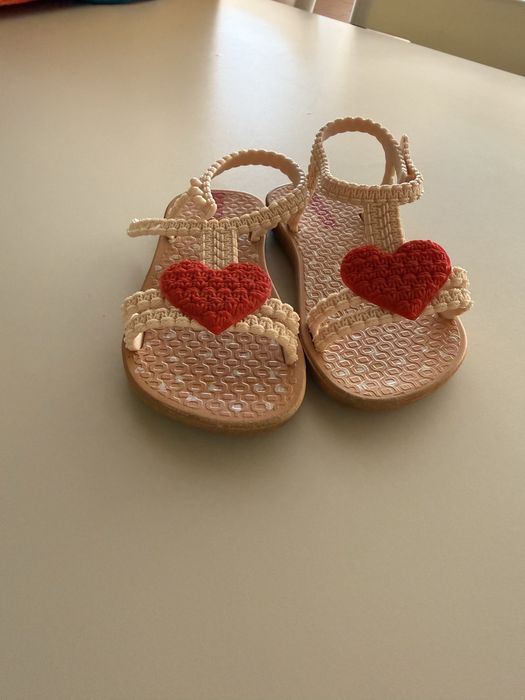 Tenis e sandalias como novos