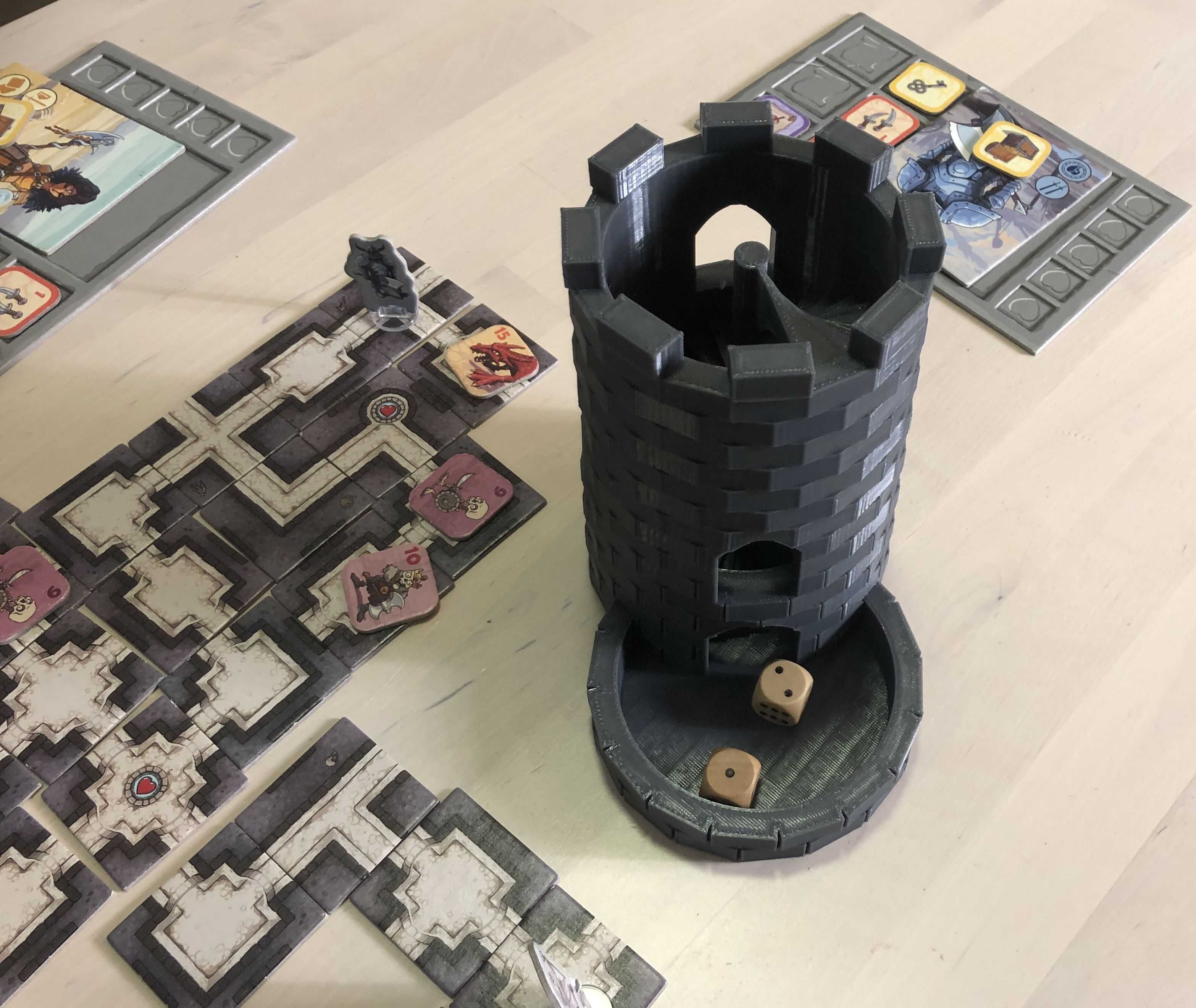 Wieża na Kości – Dice Tower do Gier Planszowych | Rzuć Kość w Stylu