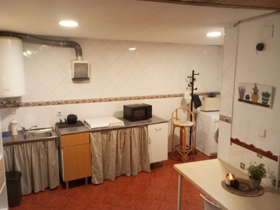 Alugo quarto independente/ T0 Olivais Norte