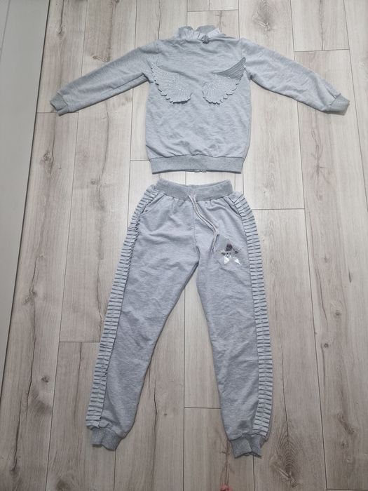 Dres szary ze skrzydłami r.140 dla dziewczynki