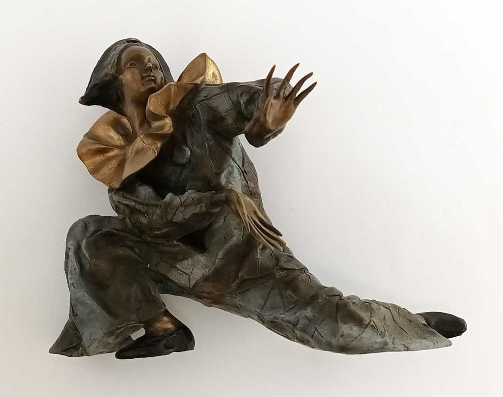 Rzeźba z brązu  "Arlekin", autorstwa Yvette Lamourex 1989