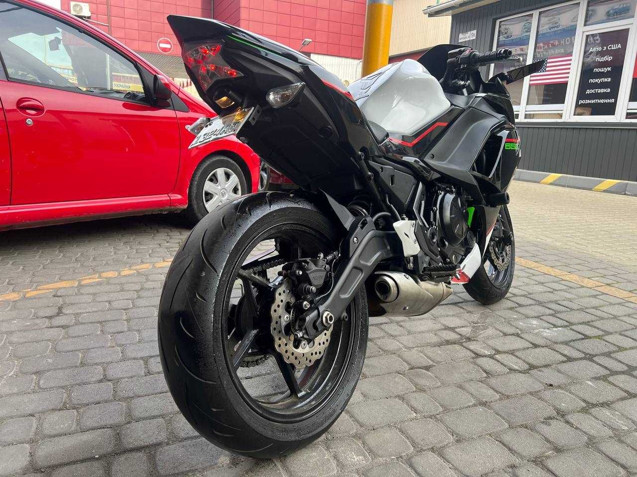 2022 KAWASAKI EX650 N  - 9 500 $