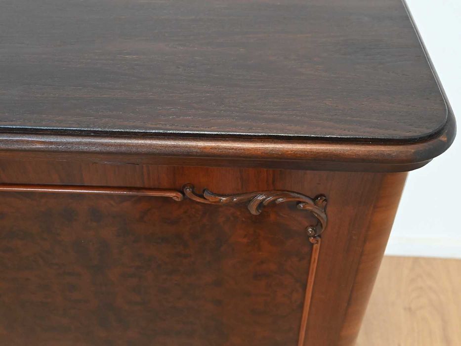 niska długa komoda na giętych nogach 102802