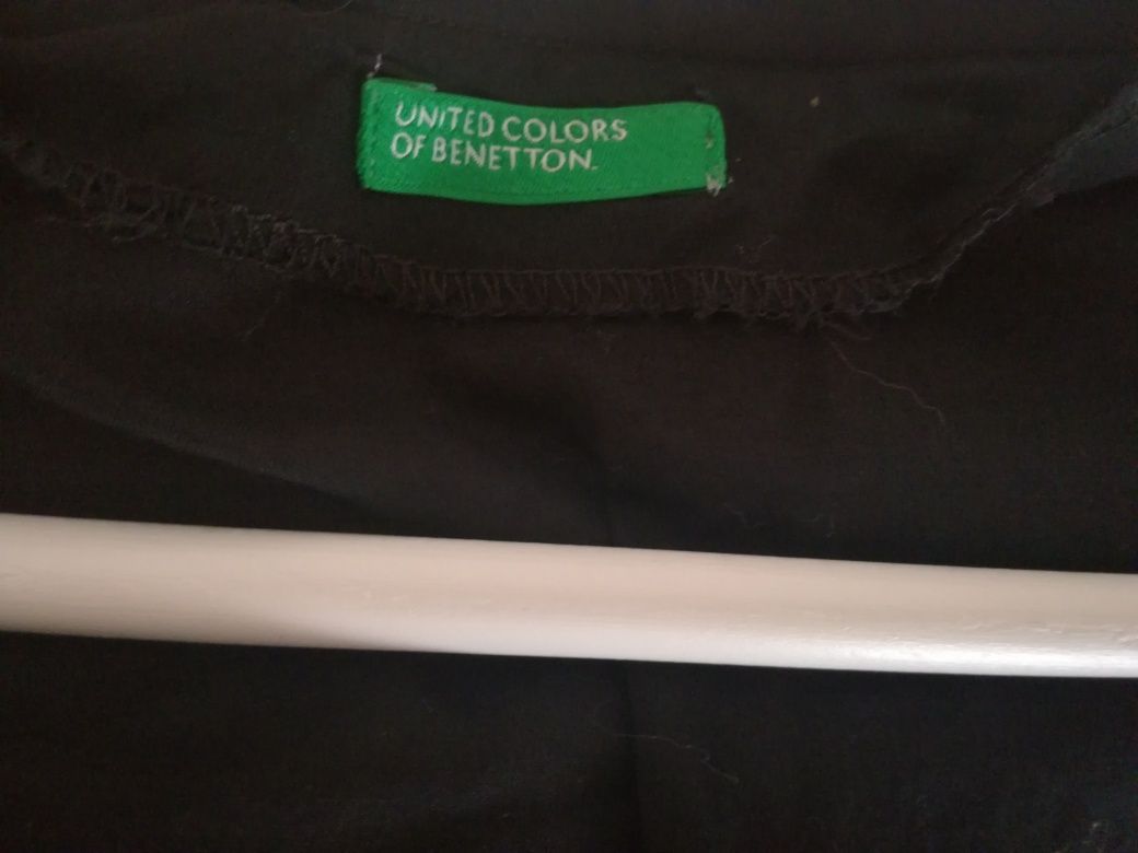 Camisas Benetton branca e preta