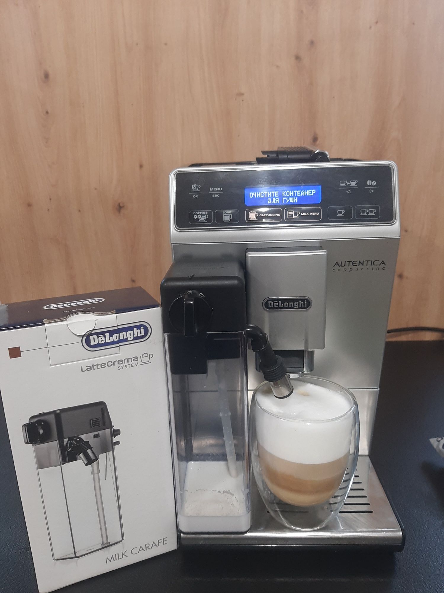 Кавомашина Delonghi Autentica новий капучинатор
