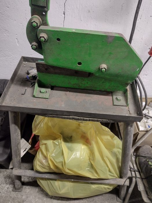 Nożyce do blachy , gilotyna ręczna