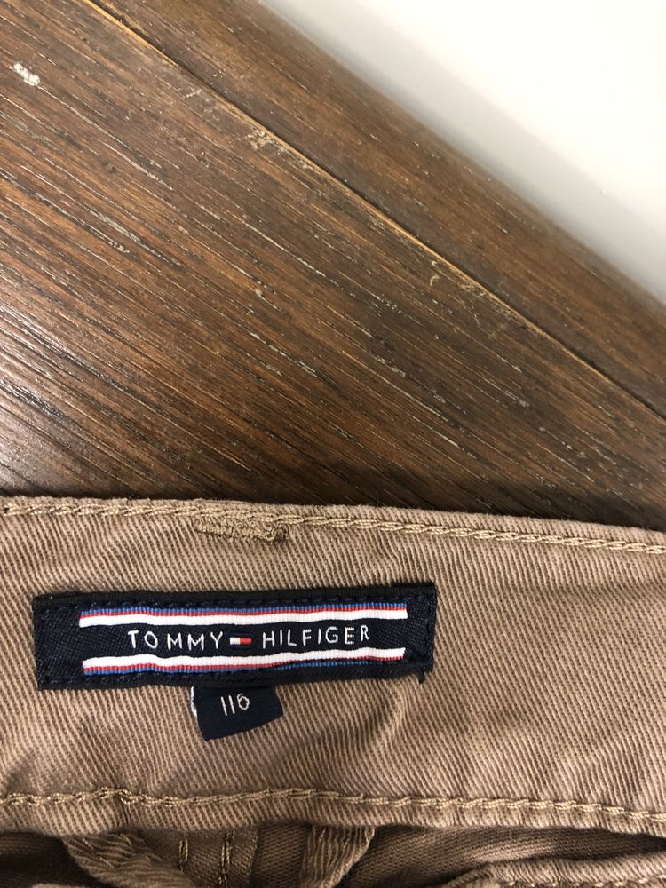 Calças tommy hilfiger tamanho 4 e 6 anos