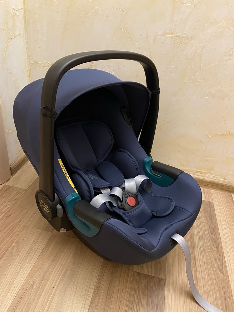 Автокресло Britax-Romer Baby-Safe iSense с подсветкой 0-13 кг