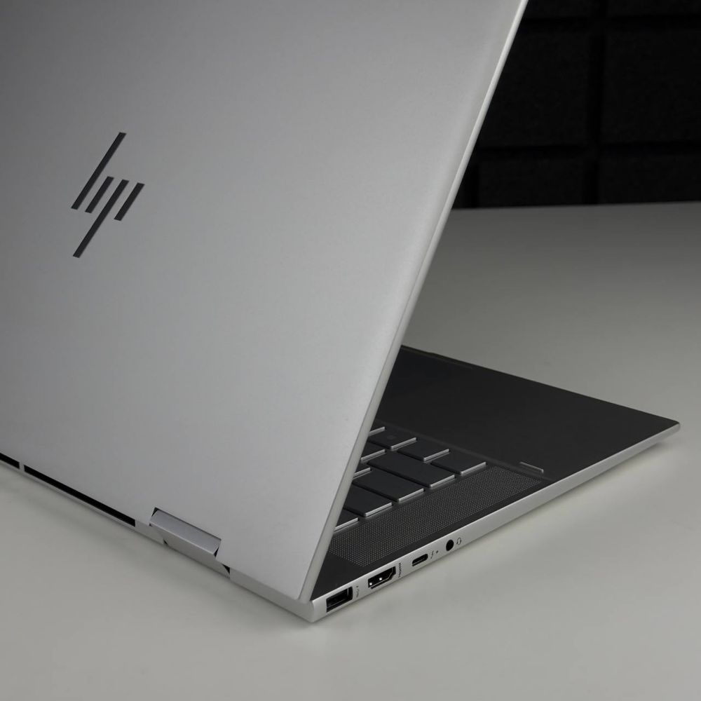 Потужний ультрабук HP envy 15 x360 i5 1240P 8gb ram 512 ssd intel Xe