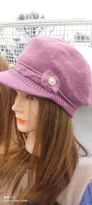 Czapka damska z daszkiem z angory różowa