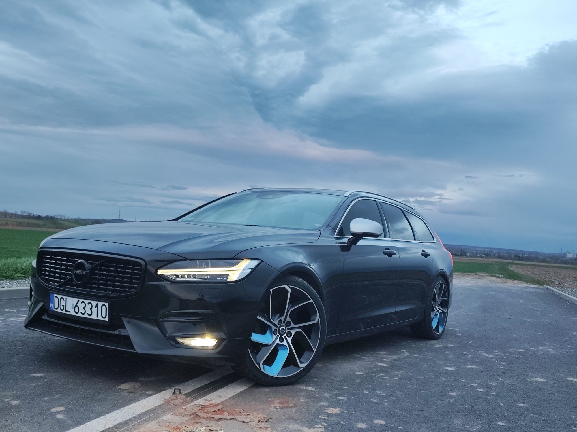 Sprzedam Zamienię Volvo V90 R-Design 4x4 alu 20 full LED