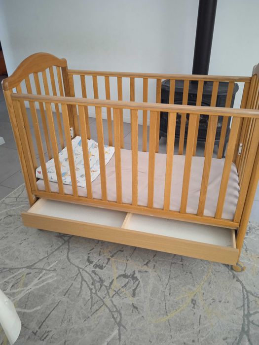 Drewniane łóżeczko Feretti - Pilne