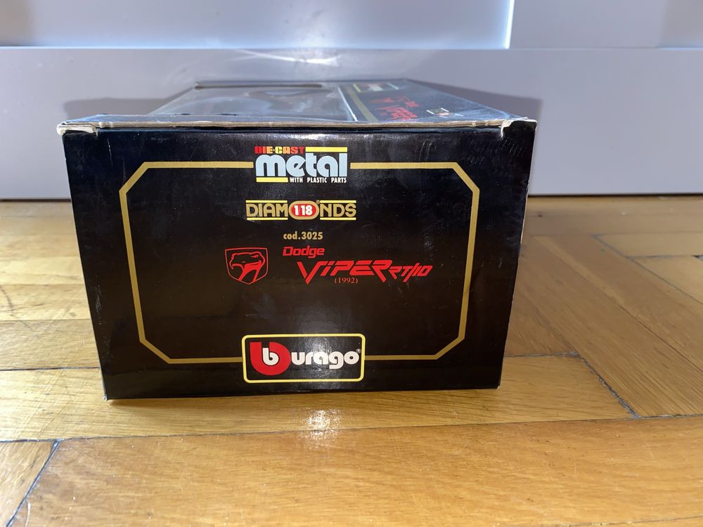 BBurago Dodge Viper RT/10 (1992) Diamonds 1:18.