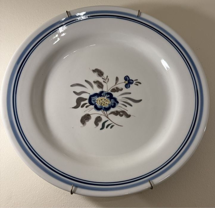 Vendo pratos muito antigos como novo