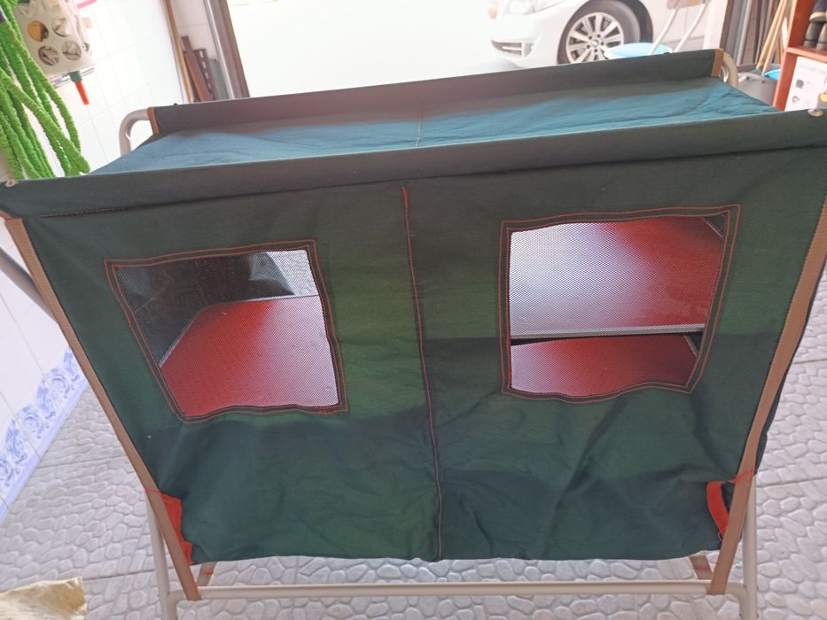 Mesa de cozinha desmontável e fogão de 2 bicos.