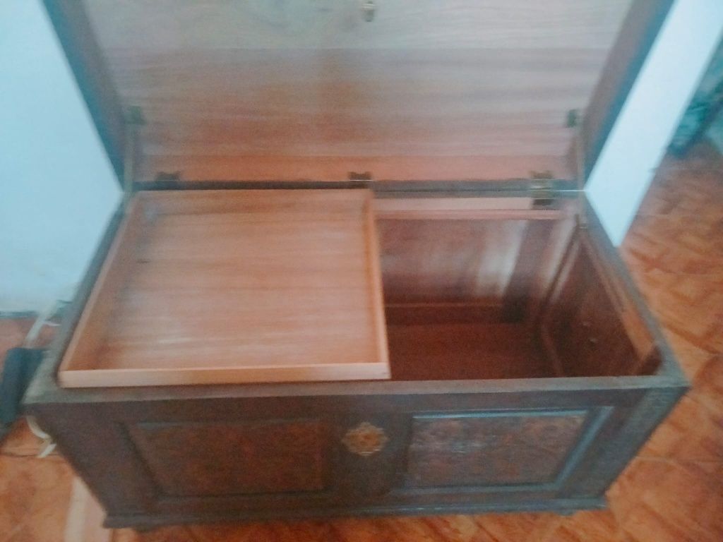 Arca de madeira trabalhada