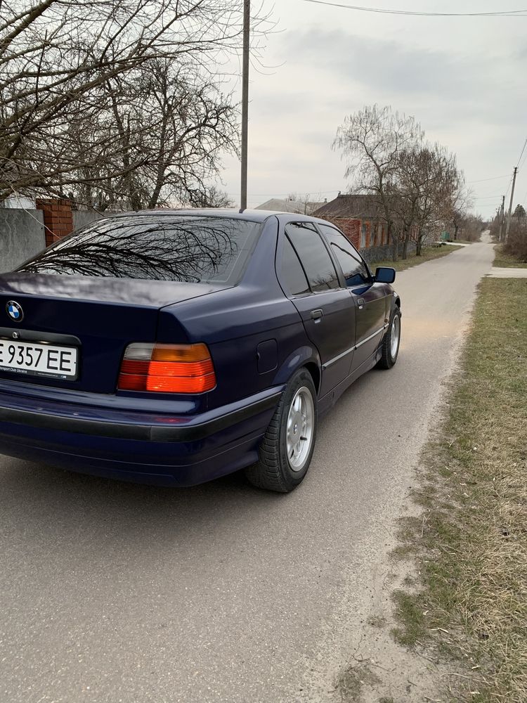 Продам bmw e36 318i