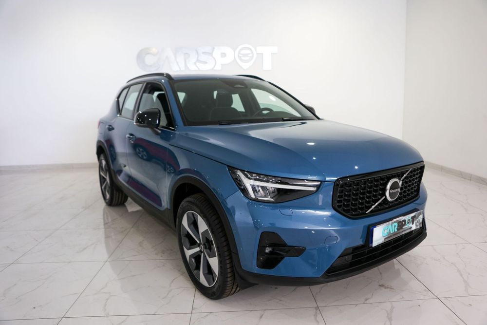 Volvo XC 40 2.0 B3 Plus Dark