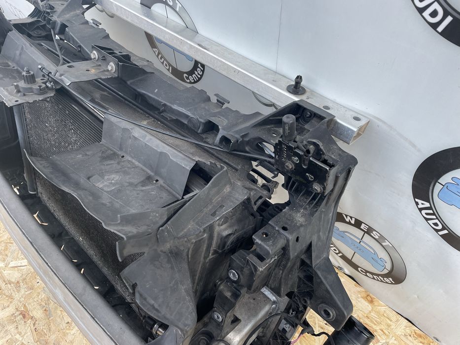 Телевізор в зборі з радіаторами 3.0 TFSI Audi Q8 4M8 Касета радіаторів