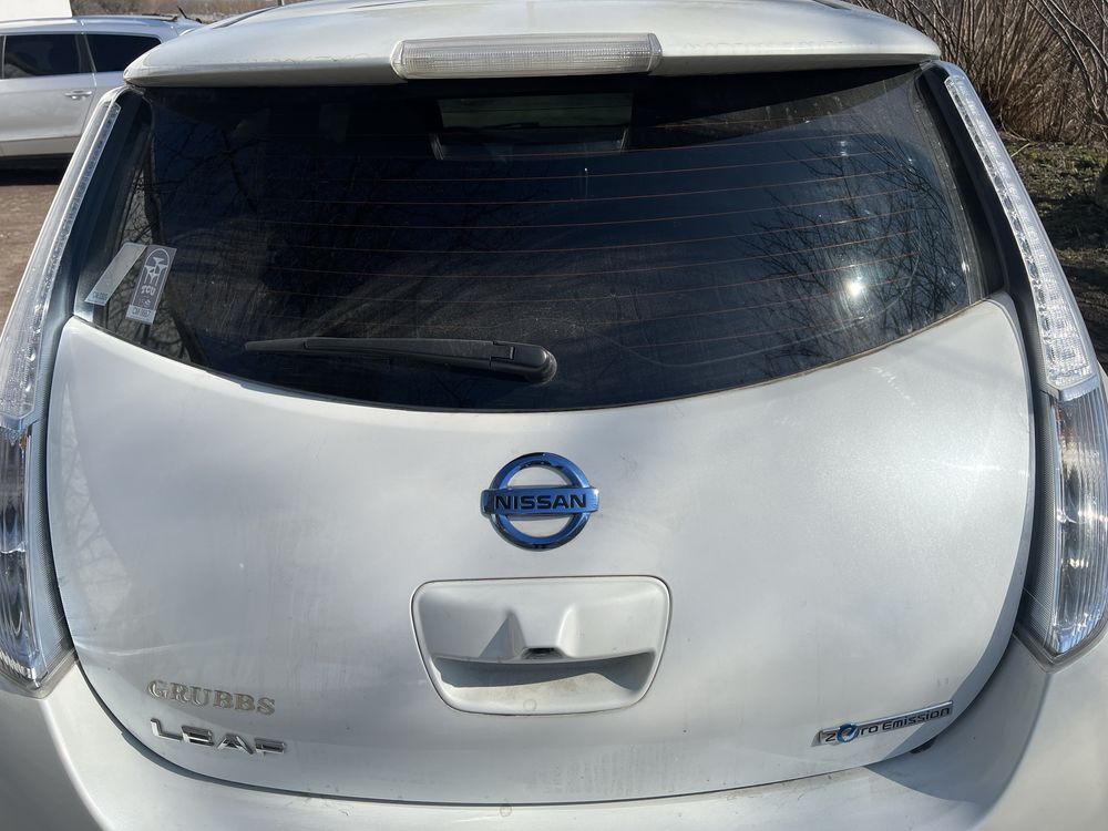 Кришка багажника ляда бампер задній нісан ліф nissan leaf QAB