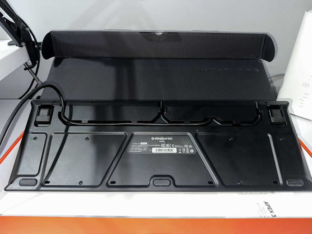 SteelSeries APEX 3 – Klawiatura gamingowa z podświetleniem RGB