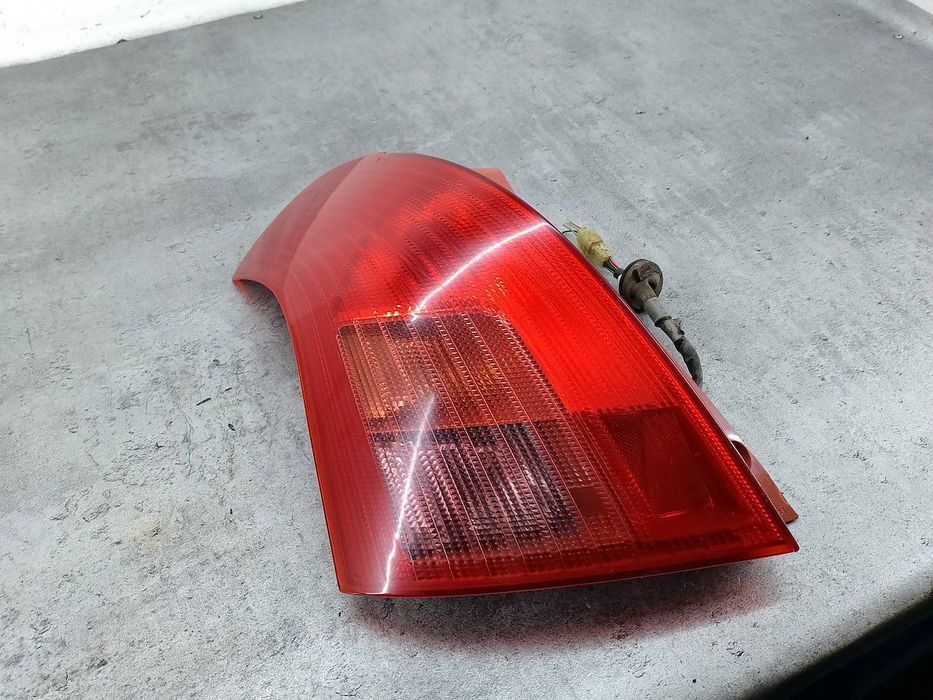 LAMPA TYLNA LEWA SUZUKI SWIFT IV P4476L HATCHBACK