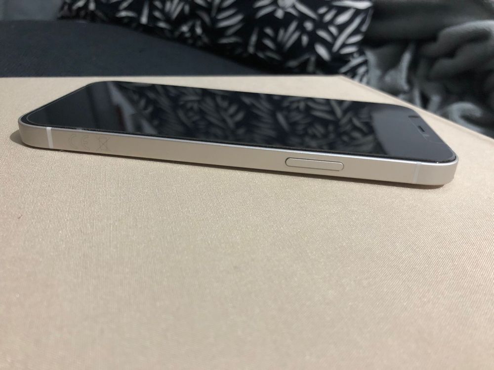 IPhone 12 com 64GB