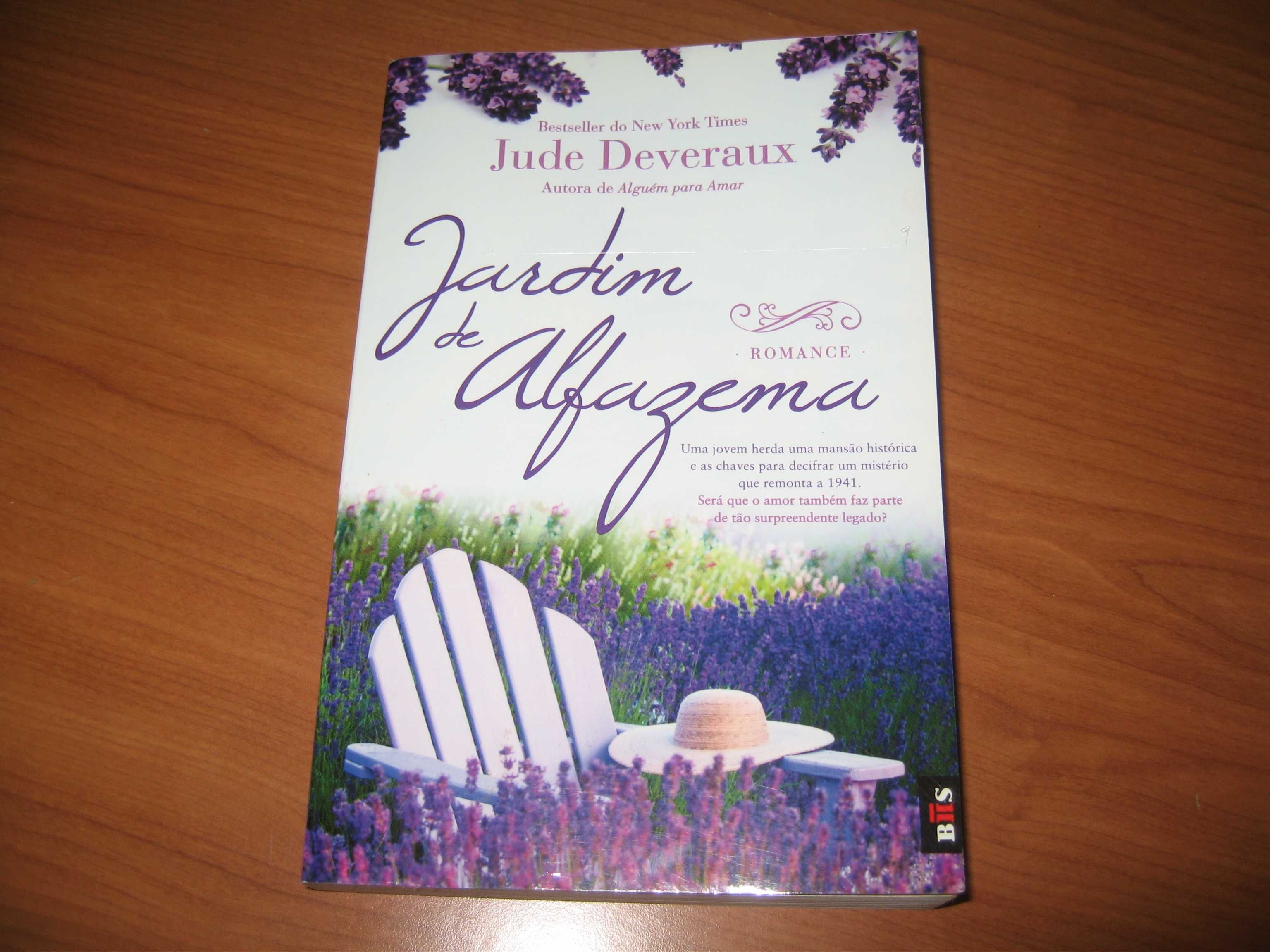 Livro de bolso de Jude Deveraux - Jardim de Alfazema