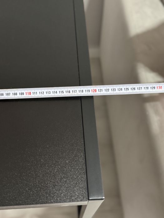 Czarne, metalowe biurko