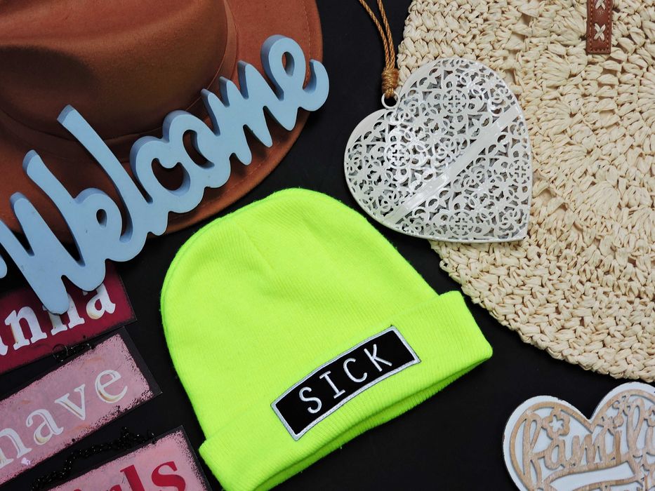 Neonowa czapka beanie Sick