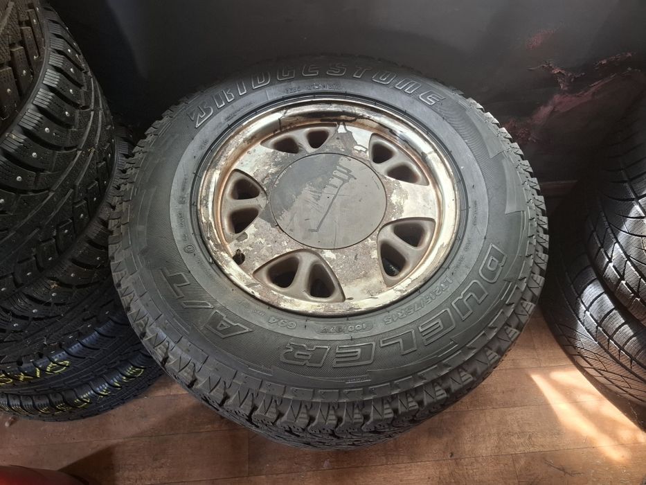 Продам 4 колеса з дисками LT215/75r15