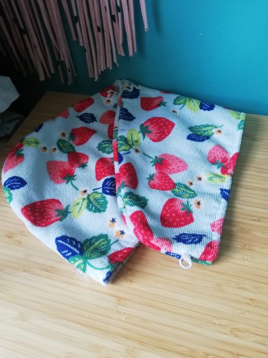 Ręcznik do suszenia włosów Avon truskawki poziomki roślinny print