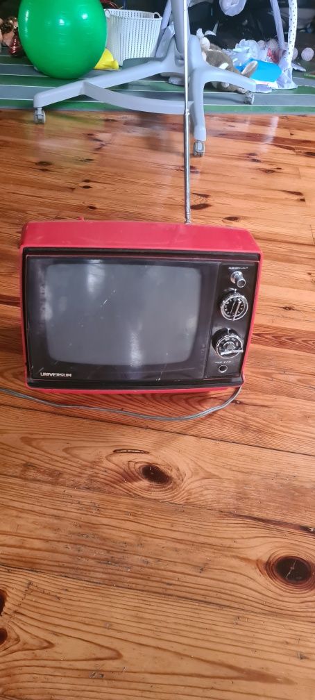 Telewizor Uniwersum retro
