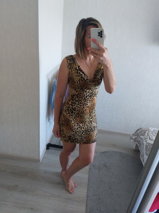 Нарядна зручна сукня М-L