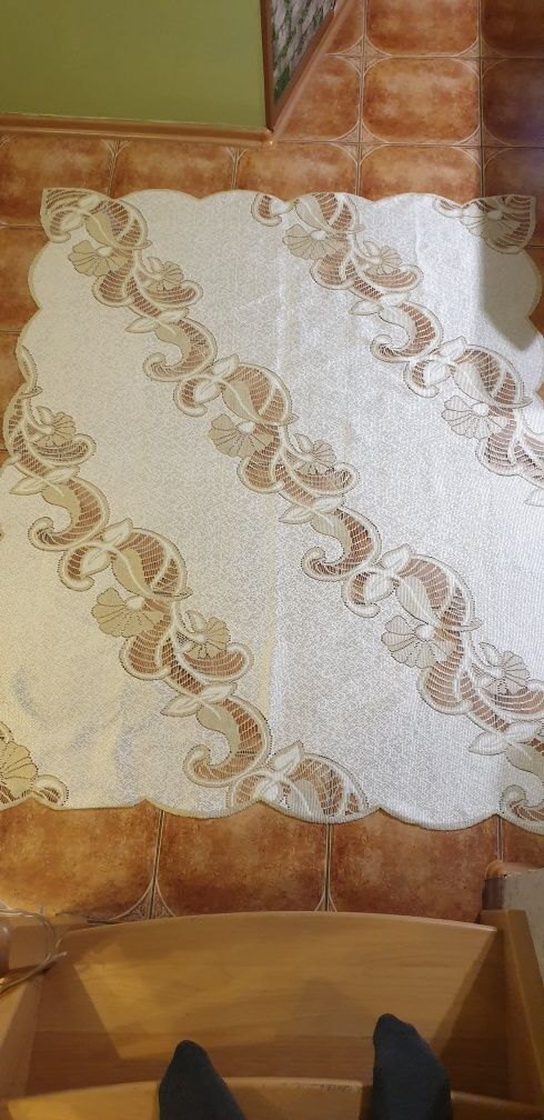 OBRUS ŻAKARDOWY 130x180cm AŻUROWY Poliester Kremowo-złoty beż Jak Nowy