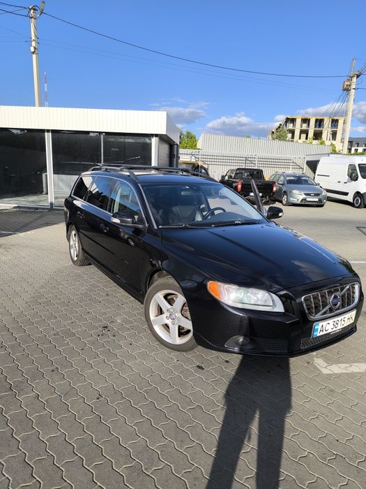 Автомобіль Volvo V70